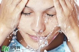 卸妝水和卸妝油的區(qū)別？卸妝水和卸妝油有什么不一樣？