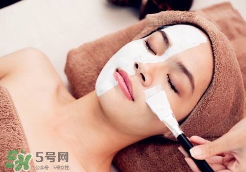 卸妝水和卸妝油的區(qū)別？卸妝水和卸妝油有什么不一樣？