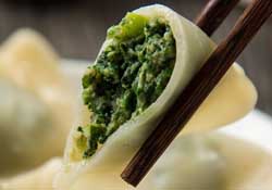 薺菜包餃子必須焯水嗎？薺菜包餃子要焯水嗎？
