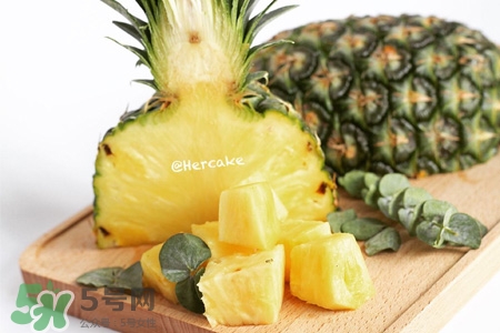 口腔潰瘍能吃菠蘿嗎？吃菠蘿會導(dǎo)致口腔潰瘍嗎？