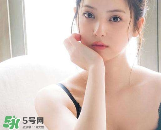 乳暈有小疙瘩是怎么回事？乳暈什么顏色正常