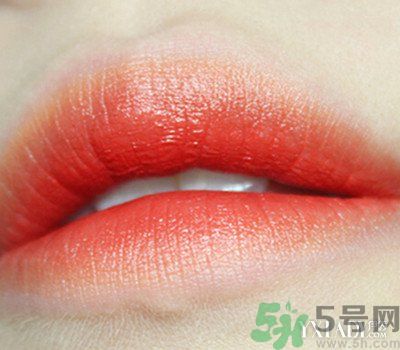 咬唇妝用什么口紅好？咬唇妝適合哪種嘴唇？