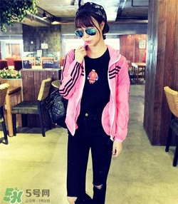 熒光色衣服怎么搭配？熒光色衣服怎么搭配好看？