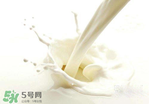 牛奶苦是怎么回事？牛奶苦能喝嗎？