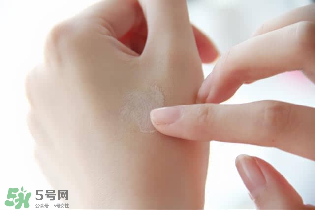 植村秀眼線筆怎么轉(zhuǎn)？植村秀如膠似漆眼線筆轉(zhuǎn)不出來