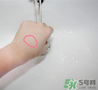 植村秀小燈泡584和784哪個白？植村秀小燈泡584和784對比