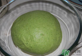菠菜汁和面怎樣做更綠？怎么樣菠菜汁和面更綠？