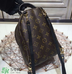 lv雙肩包怎么看真假？lv雙肩包真假辨別
