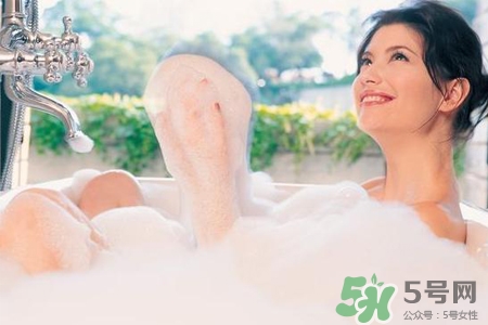 皮膚過敏可以洗澡嗎？洗澡會加重皮膚過敏嗎？
