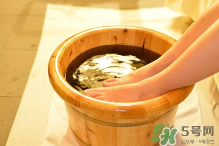 艾草泡腳治過敏性鼻炎嗎？用艾草泡腳能治鼻炎嗎？