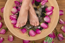 艾草泡腳治月經(jīng)不調(diào)嗎？?月經(jīng)不調(diào)能用艾草泡腳嗎？