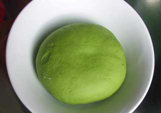 菠菜汁和面菠菜還焯嗎？菠菜汁和面需要焯水嗎？