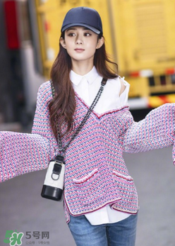 香奈兒gabrielle手袋怎么搭配？chanel gabrielle包包怎么背好看？