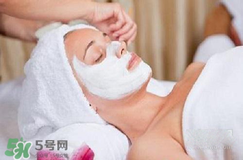 面粉做面膜會(huì)堵塞毛孔嗎？面粉怎么做面膜不會(huì)堵塞毛孔