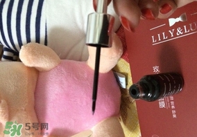 美人魚眼線液怎么用？美人魚眼線液怎么畫？