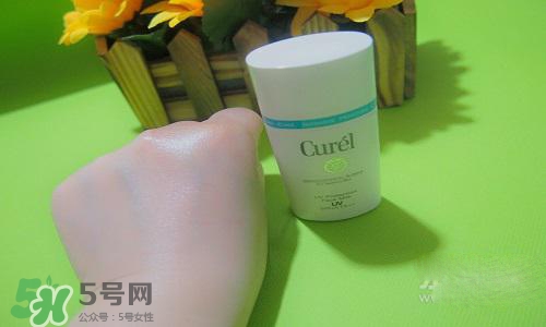 長(zhǎng)痘痘可以用防曬霜嗎？長(zhǎng)痘痘用防曬霜好嗎？