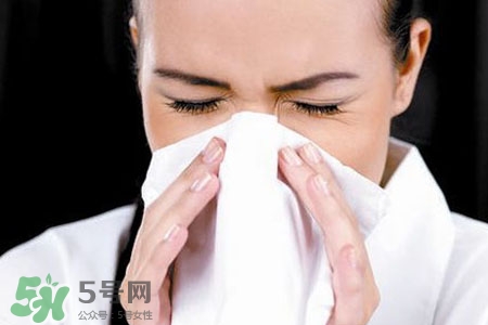 過敏性鼻炎能抽煙嗎？抽煙會使過敏性鼻炎加重嗎？