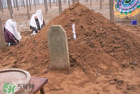 為什么新墳三年不能動(dòng)土？新墳三年填土對(duì)誰不好？