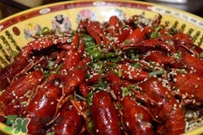 小龍蝦喝啤酒會(huì)怎么樣？小龍蝦配啤酒有什么危害？