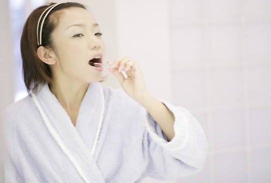 刷牙的時候惡心干嘔是怎么回事？刷牙時惡心干嘔是怎么回事
