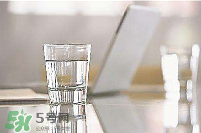 玻璃杯喝水安全嗎？玻璃杯喝水安不安全