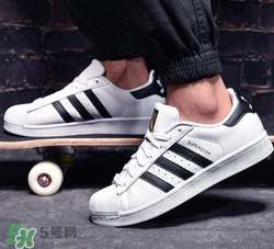 adidas貝殼頭正品多少錢？阿迪達斯貝殼頭鞋專柜價格