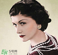 白百合長款白色外套是什么牌子？白百合長款白色外套是哪個(gè)品牌？
