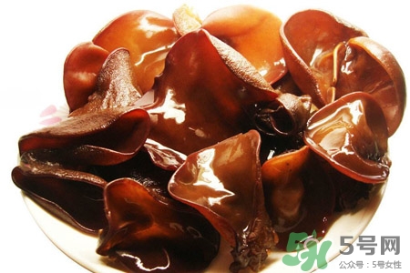 泡黑木耳用什么水泡？泡木耳用熱水還是涼水？
