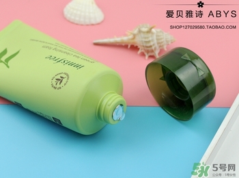 悅詩風(fēng)吟綠茶洗面奶適合什么膚質(zhì)？悅詩風(fēng)吟洗面奶適合油性肌膚嗎？