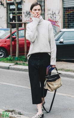 loewe puzzle怎么背好看？loewe puzzle怎么搭配好看？
