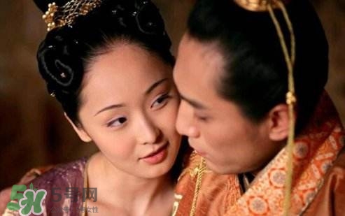 皇帝們的第一次給了誰？
