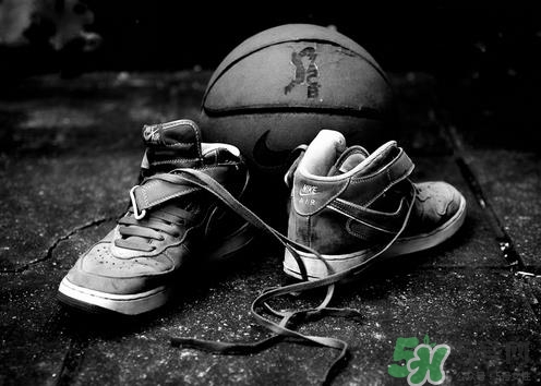 亞瑟士和耐克哪個好？asics和nike跑鞋哪個更好？