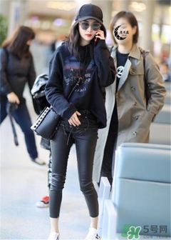 miumiu水桶包怎么搭配？miumiu水桶包怎么搭配好看？