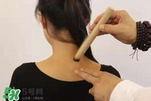 頸椎疼艾灸哪里？艾灸頸椎視頻教程