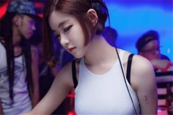 為什么女人也和男人一樣喜歡看美女？