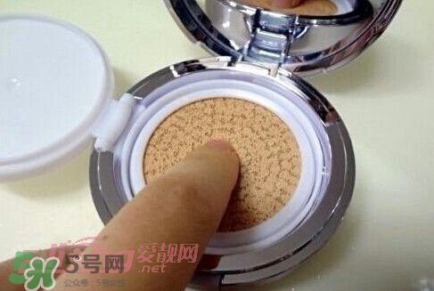 ysl蕾絲氣墊粉餅怎么用？ysl超模蕾絲氣墊粉餅使用方法