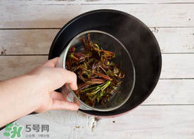 香椿為什么要用開水燙？香椿用開水燙多久？