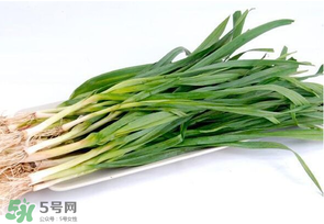 蒜苗發(fā)黃怎么回事？蒜苗發(fā)黃是什么原因？