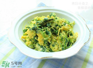 香椿炒雞蛋不能和什么同吃？香椿炒雞蛋什么人不能吃？