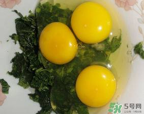 痛風(fēng)能吃香椿炒雞蛋嗎？痛風(fēng)患者吃香椿炒雞蛋好嗎？