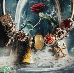 潘多拉美女與野獸手鏈?zhǔn)鞘裁床馁|(zhì)？pandora美女與野獸是銀的嗎？