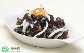 洋蔥和木耳可以一起吃嗎？洋蔥可以和木耳一起炒嗎？