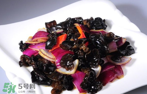 洋蔥和木耳可以一起吃嗎？洋蔥可以和木耳一起炒嗎？