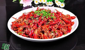 小龍蝦去頭還是不去頭？小龍蝦是吃去頭的好還是不去頭的好？