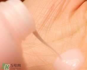 蘭嘉絲汀粉水和蘭蔻粉水哪個(gè)好？蘭嘉絲汀粉水和蘭蔻粉水對(duì)比