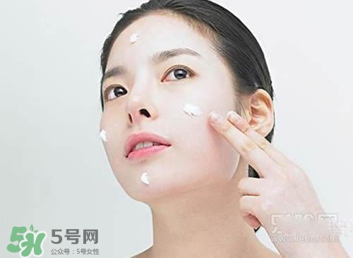 肌底液可以當(dāng)精華用嗎？肌底液可以代替精華嗎？