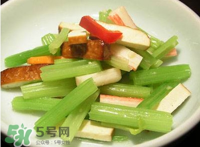 芹菜怎么炒好吃？芹菜怎么炒不苦