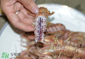 皮皮蝦中間硬的能吃嗎？皮皮蝦中間硬的是什么？