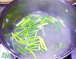 蒜苔怎么腌制好吃？蒜苔腌制方法
