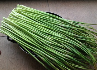 怎樣腌蒜苔才好吃？家常腌蒜苔的方法